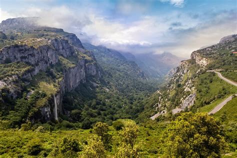 nacimiento rio anson|Ruta al nacimiento del río Asón: el salto de 70 metros。